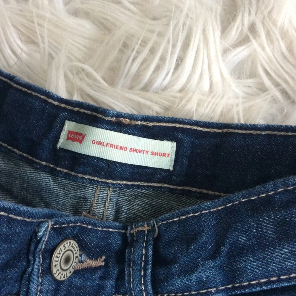 NWOT Levi’s Girlfriend Shorty Shorts